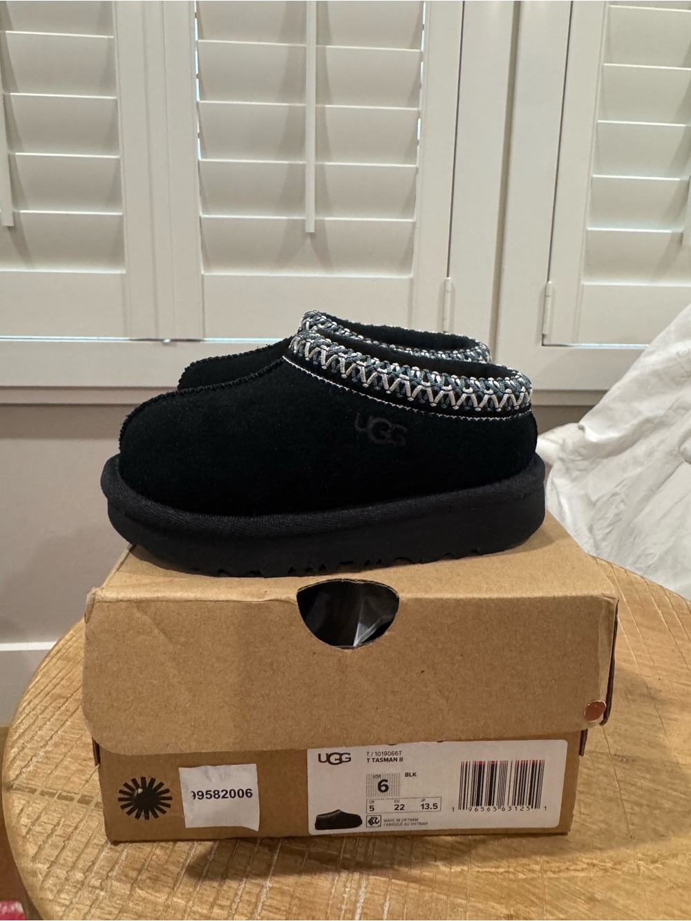 New in Box UGG Toddlers Tasman II Slippers Black Suede Size 6T 1019066T